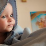 バッグに1枚!携帯用ポーチ付き調節が可能な授乳ケープ