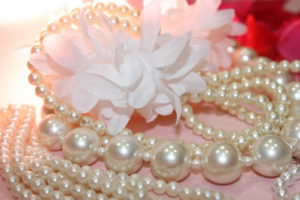 疲れずしわになりにくいストレッチ素材のノースリーブワンピース